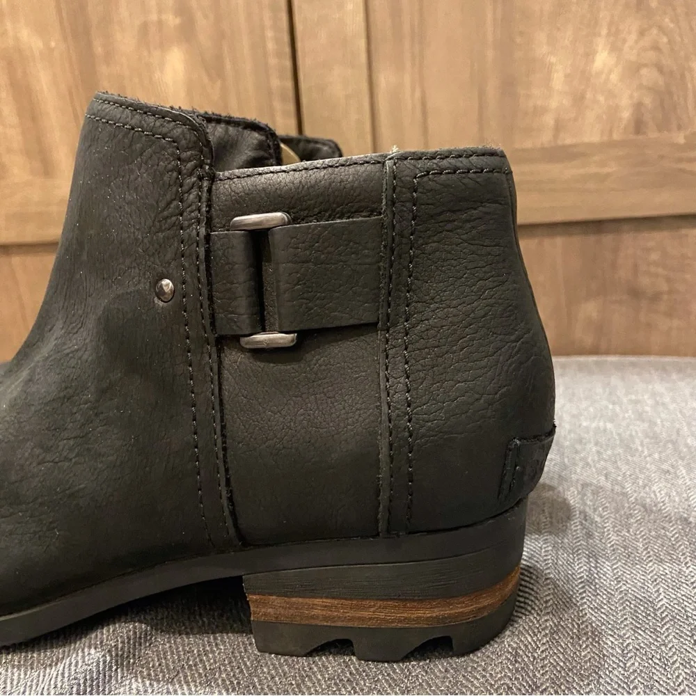Sorel 'Lolla' Black Leather Zip Ankle Booties 9
